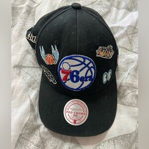 MITCHELL & NESS Black 76ers Embroidered Baseball Cap